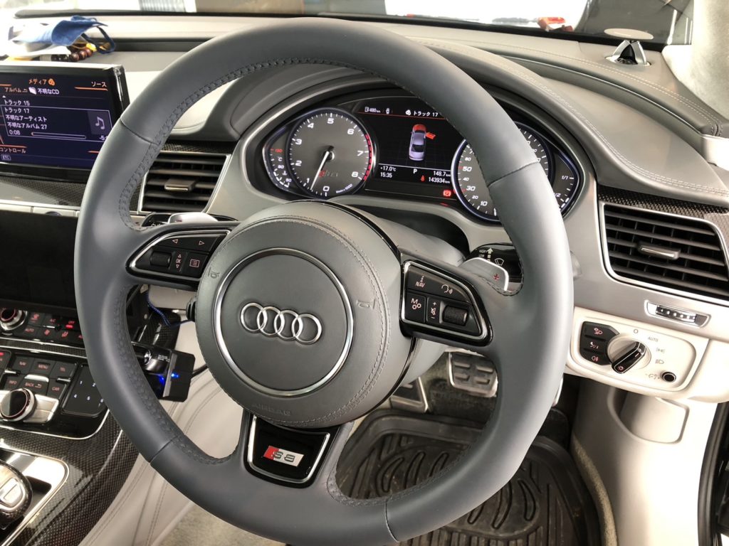 Audi S8　本革シート、ドアパネル、ステアリングリペア施工事例のご紹介