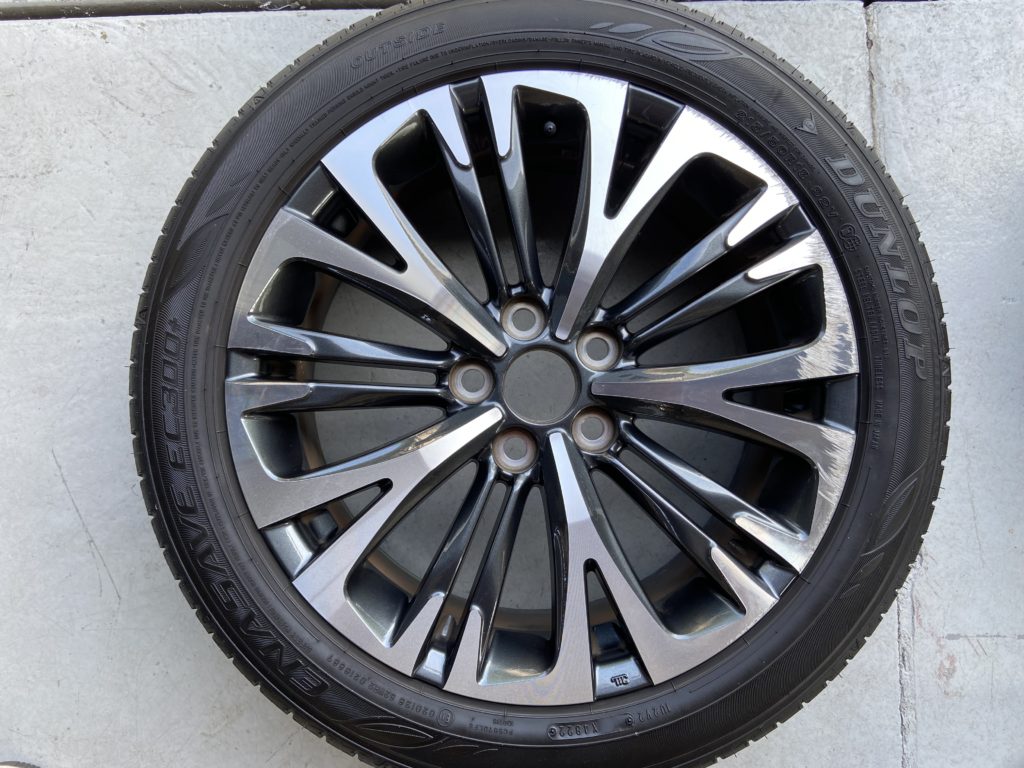 トヨタ　ヤリスクロス　ダイヤモンドカット　ホイールリペア施工事例のご紹介