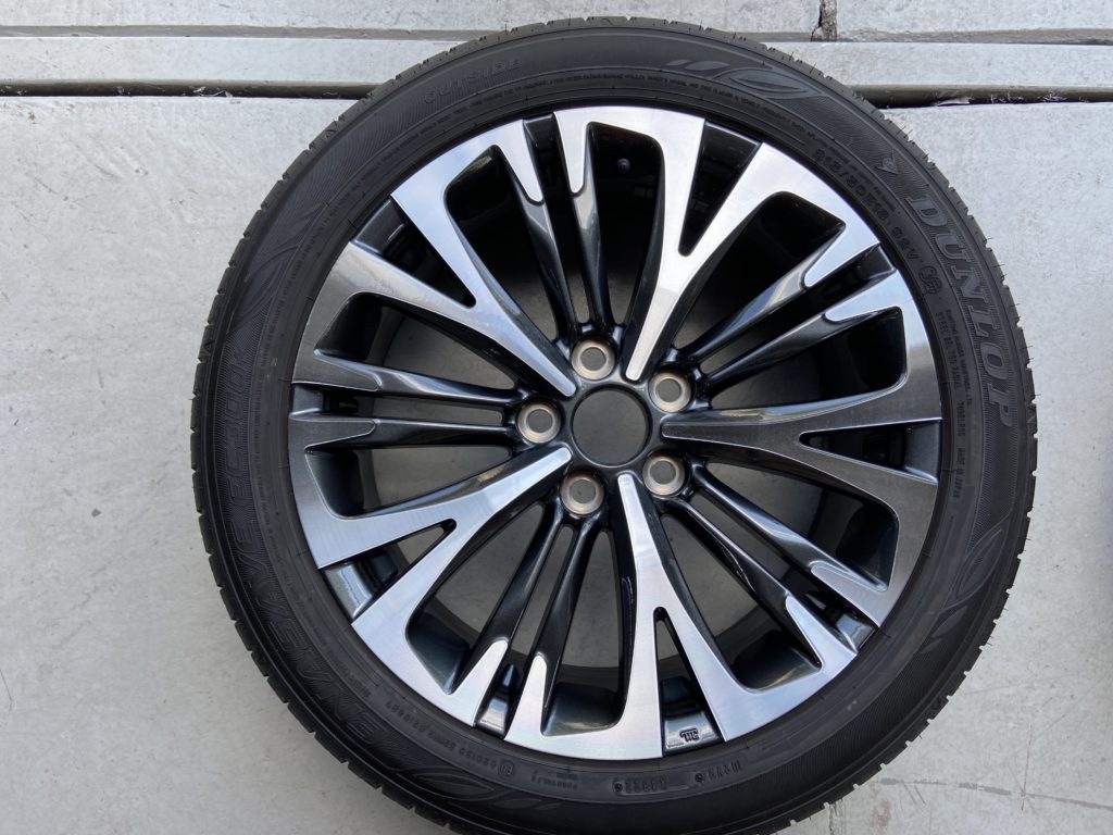 トヨタ　ヤリスクロス　ダイヤモンドカット　ホイールリペア施工事例のご紹介