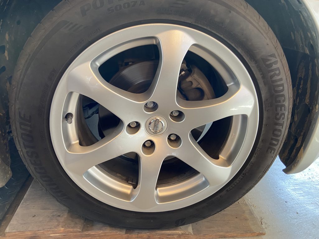 日産 スカイライン ホイールリペア施工事例のご紹介