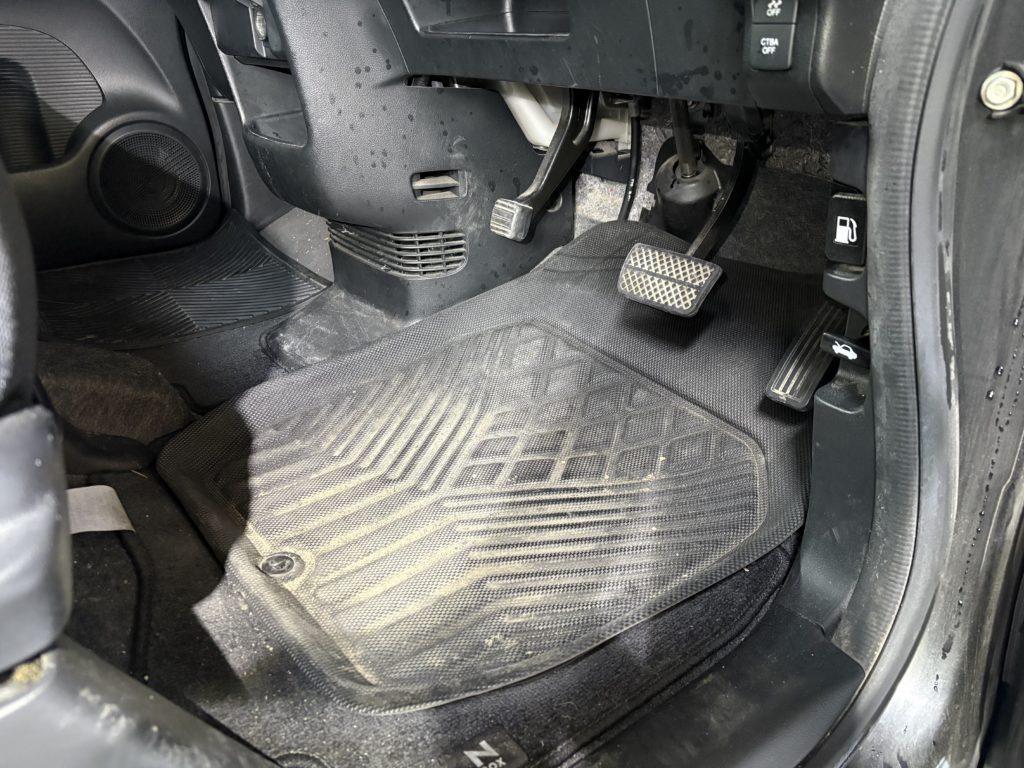 ホンダ　N-BOXカスタム　ルームクリーニング施工事例のご紹介