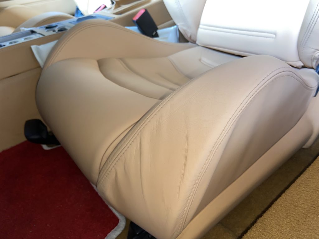 フェラーリ　F430スパイダー　レザーシートリペア施工事例のご紹介