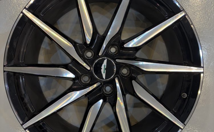 アストンマーティン　ダイヤモンドカット　ホイールリペア施工事例のご紹介