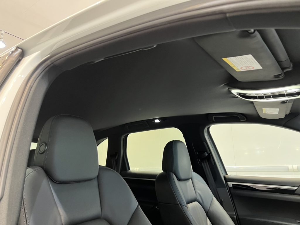 ポルシェ　カイエン　天井張替え作業のご紹介　