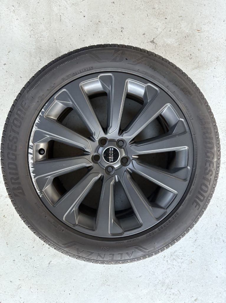 レンジローバー ホイールリペア施工事例のご紹介