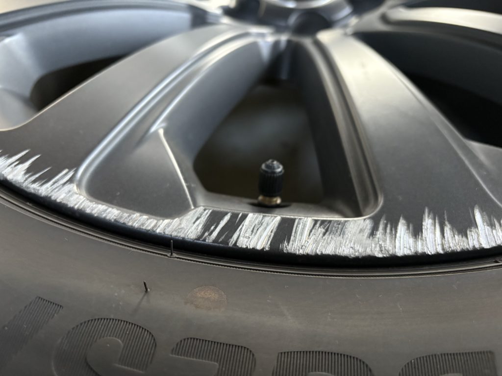 レンジローバー ホイールリペア施工事例のご紹介