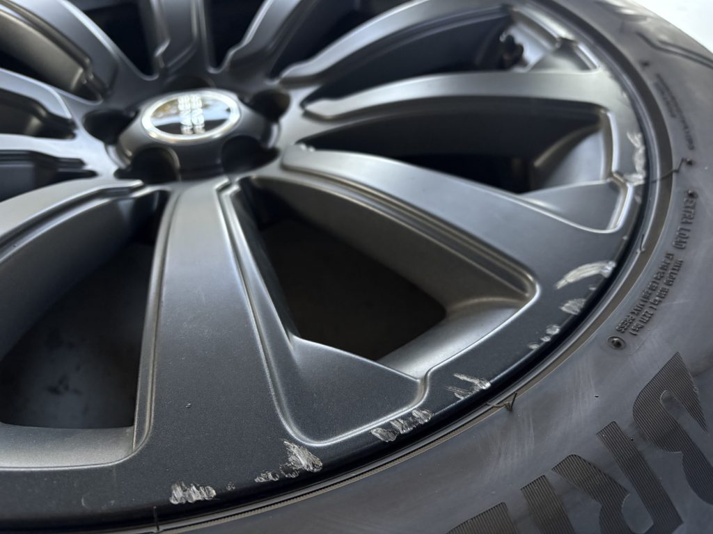 レンジローバー ホイールリペア施工事例のご紹介