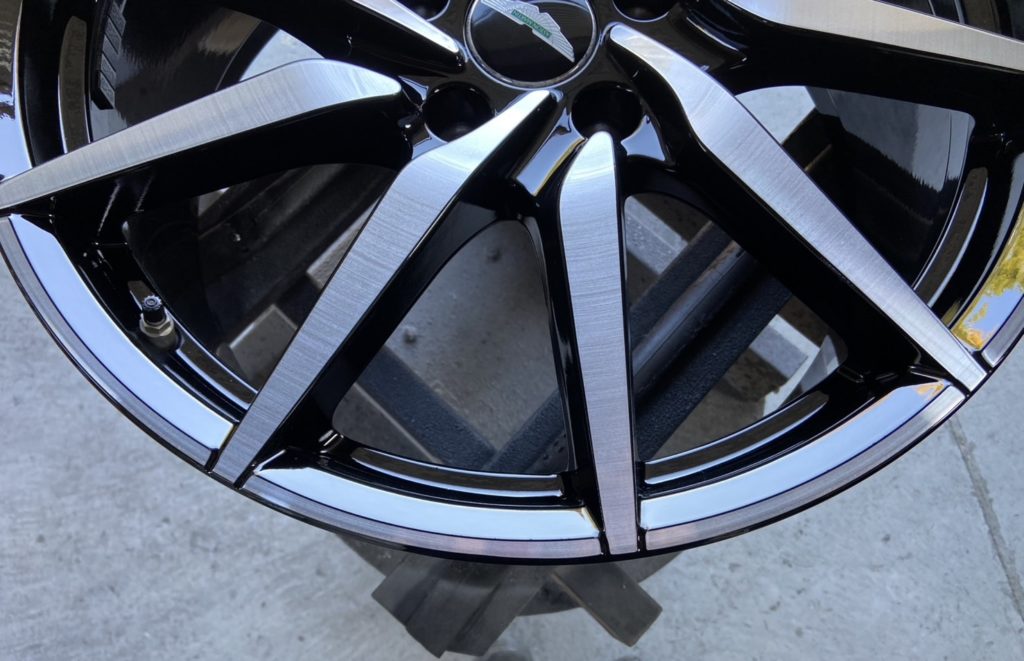 アストンマーティン　ダイヤモンドカット　ホイールリペア施工事例のご紹介