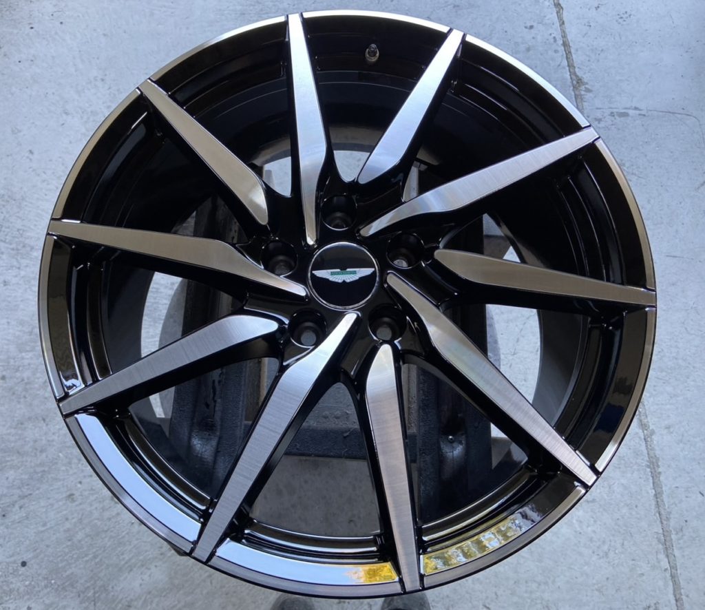 アストンマーティン　ダイヤモンドカット　ホイールリペア施工事例のご紹介